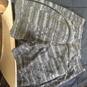 Lululemon pacemaker 7” Mens Medium